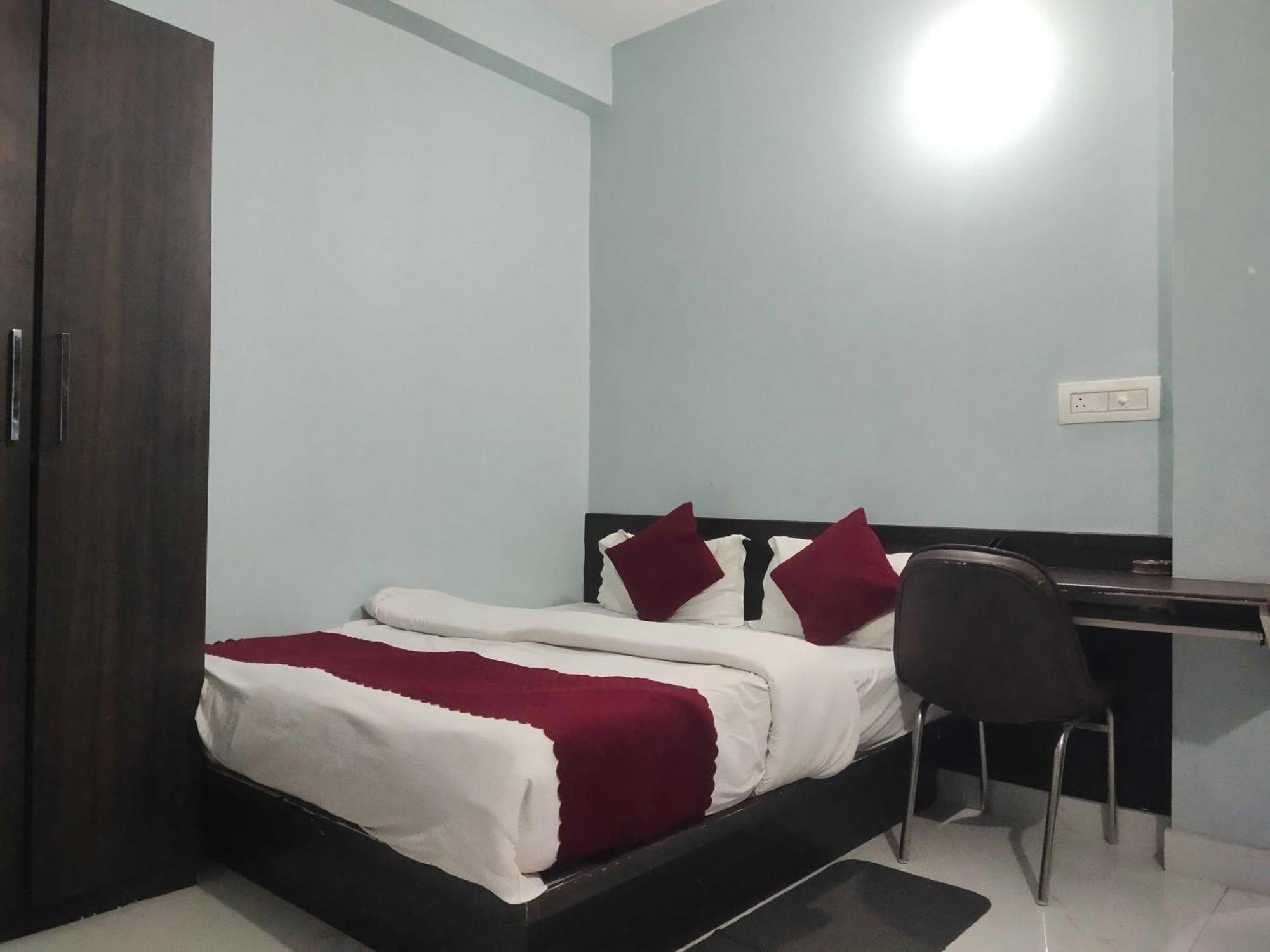Hotel O Home Aditya Inn Suits Homestay Ayodhya Bagian luar foto