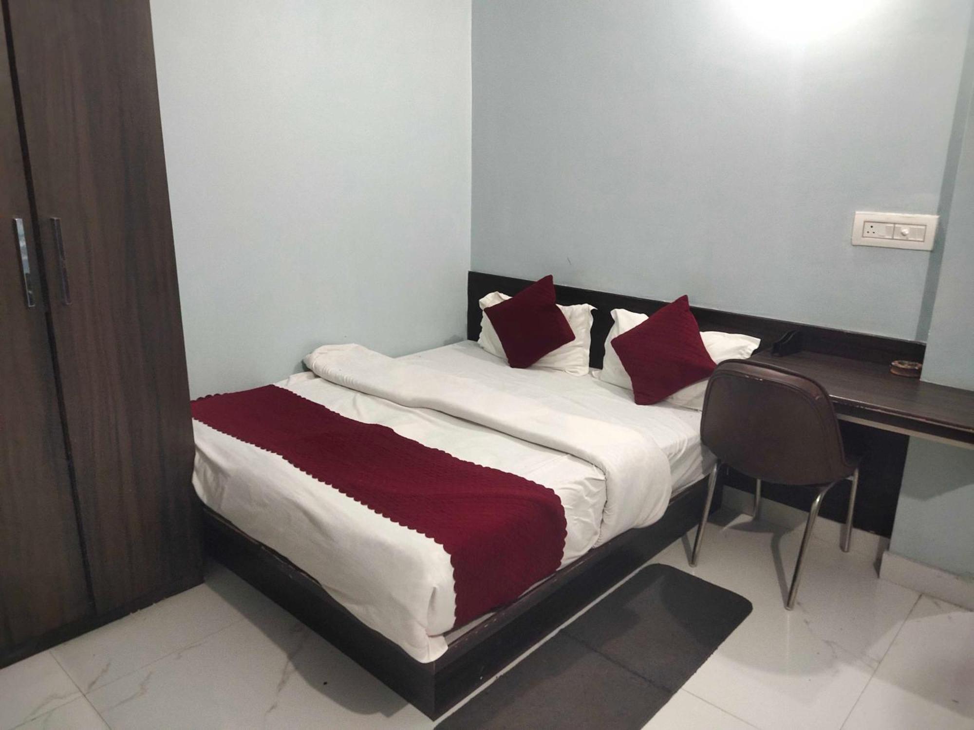 Hotel O Home Aditya Inn Suits Homestay Ayodhya Bagian luar foto