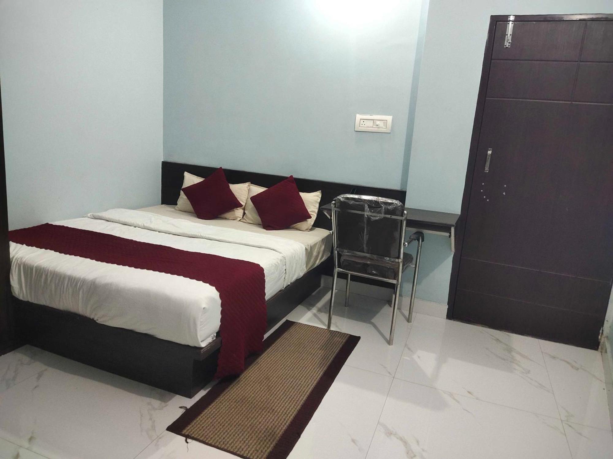 Hotel O Home Aditya Inn Suits Homestay Ayodhya Bagian luar foto